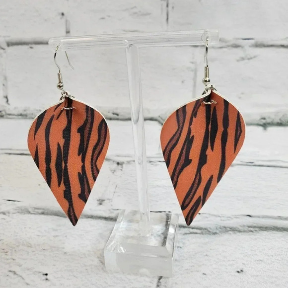 Tiger Stripes Faux Leather Dangle Chic Lightweight Earrings 1br7 - Picture 4 of 6